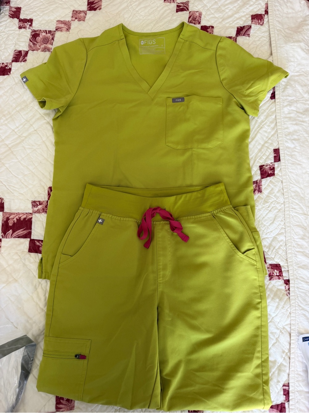 FIGS Woman’s Limeade Scrub Set with Pink Drawstring